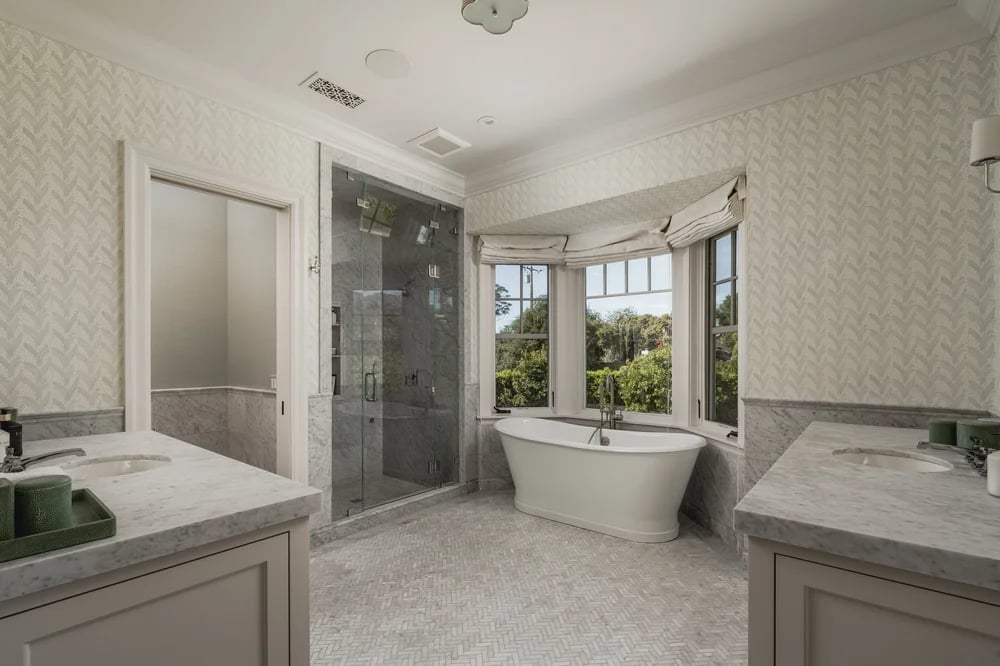 260 Oak Road, property photograph 48